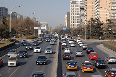 鬧市開車必學(xué)技巧，你會幾招？